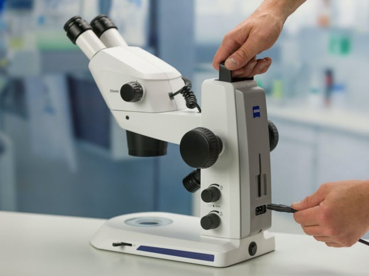 Stéréomicroscope Stemi 305 -4