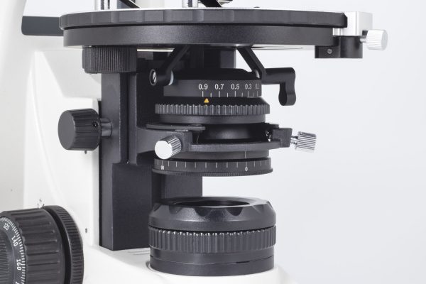 Microscope droit polarisant Motic Série BA310 POL