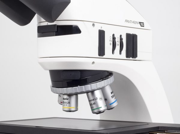 Microscope droit polarisant Motic panthera Tec Mat BF