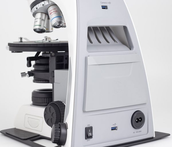 Microscope droit polarisant Motic Série Panthera TEC POL Trino et Epi/Trino