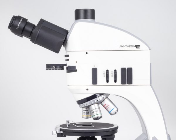 Microscope droit polarisant Motic Série Panthera TEC POL Trino et Epi/Trino